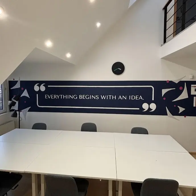 A Kezdet dekorációs falfestmény