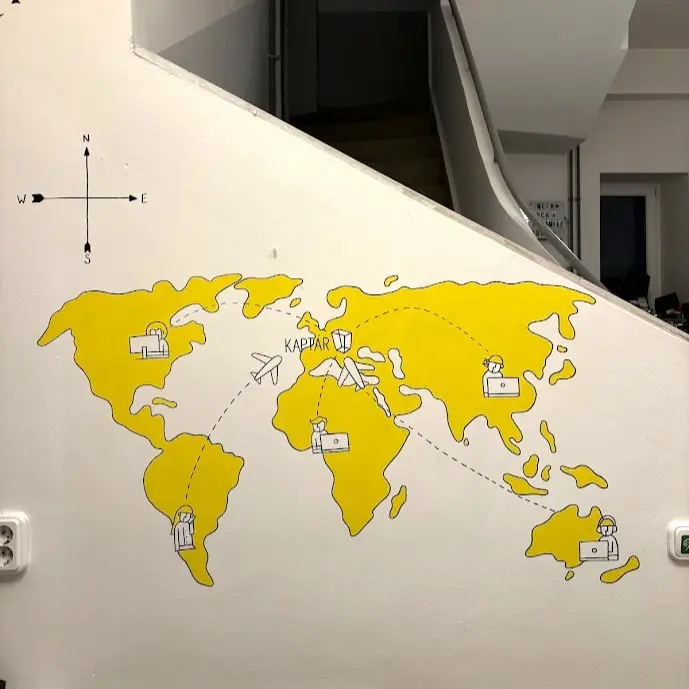 Minden Út Összefut dekorációs falfestmény